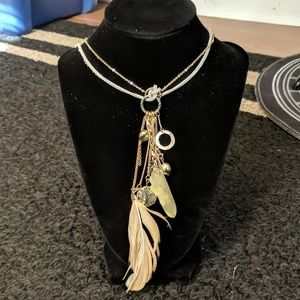 ✨ 5 for $25 ✨ funky feather necklace